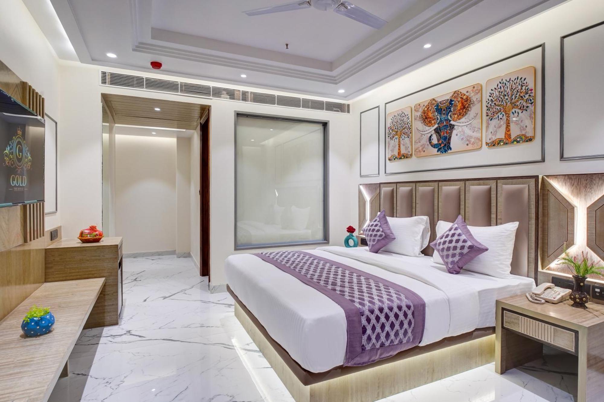 Newly Built Gold The Royal With Rooftop Restaurant - 2Mins Walk From New Delhi Rail Station & 5Mins From Connaught Place Bagian luar foto