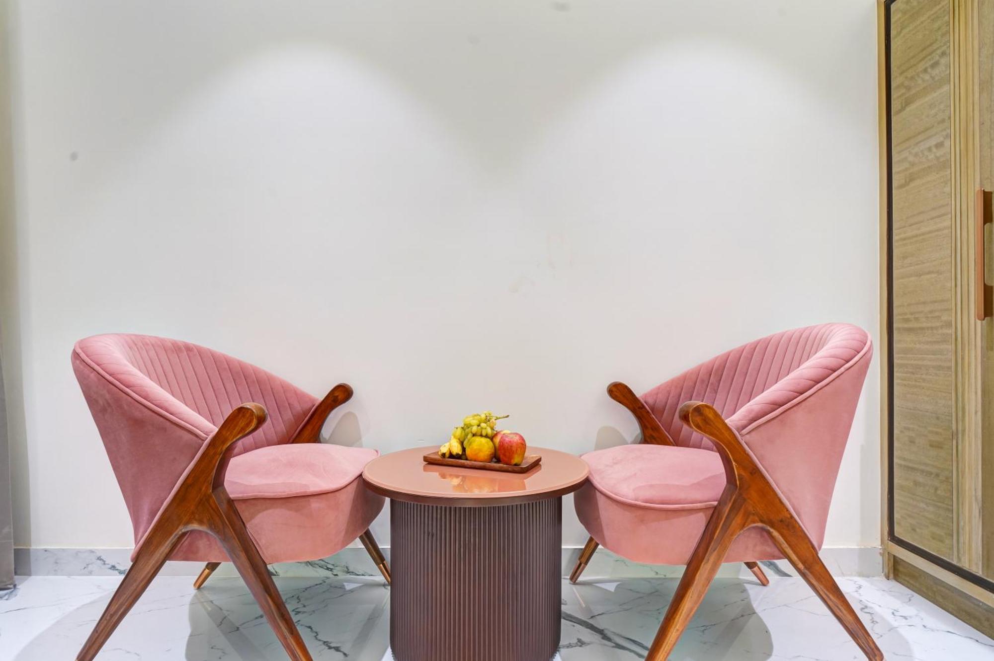 Newly Built Gold The Royal With Rooftop Restaurant - 2Mins Walk From New Delhi Rail Station & 5Mins From Connaught Place Bagian luar foto