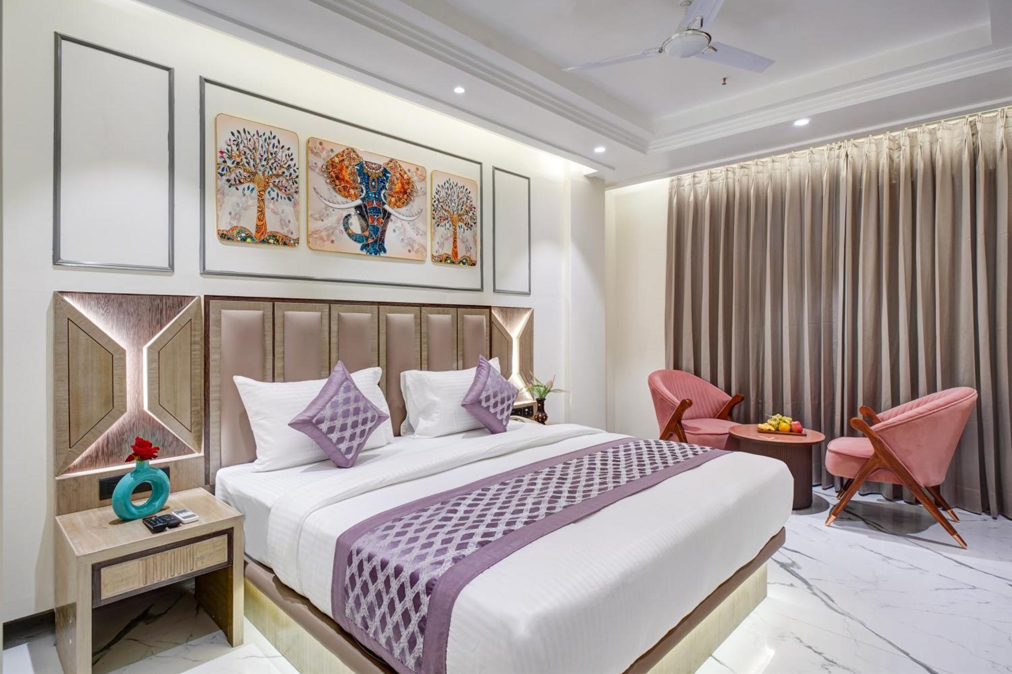 Newly Built Gold The Royal With Rooftop Restaurant - 2Mins Walk From New Delhi Rail Station & 5Mins From Connaught Place Bagian luar foto